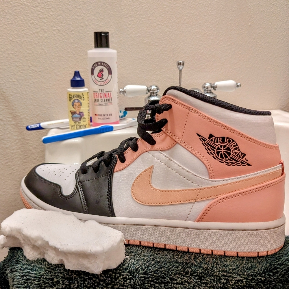 Like New Air Jordan 1 Retro High OG Crimson Tint - Men's Size 10 - Picture 7 of 7